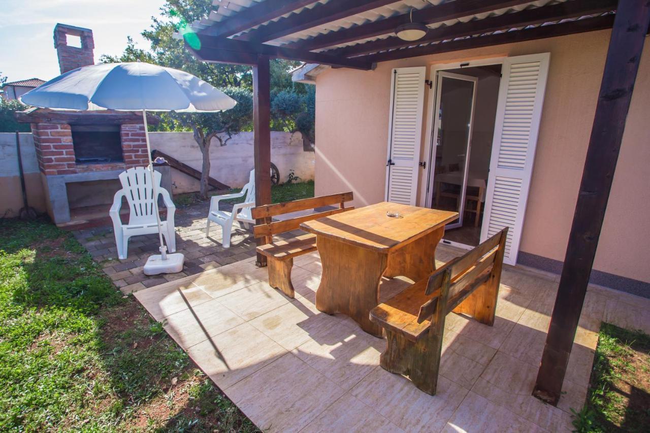 Apartamento Ema-Dany Poreč Exterior foto